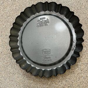 Gray Fluted Pan